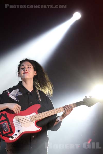 HINDS - 2015-10-31 - PARIS - Grande Halle de La Villette - 